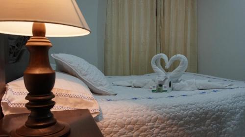 a bed with two swans made out of towels at Hotel Sipa in Duitama