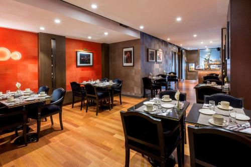 Restoranas ar kita vieta pavalgyti apgyvendinimo įstaigoje Best Western Premier de La Poste & Spa