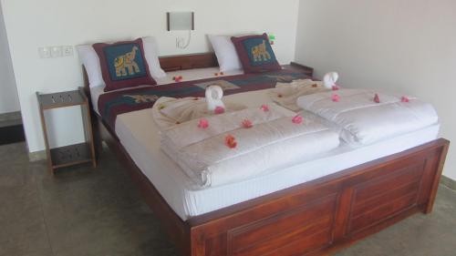 Katil atau katil-katil dalam bilik di Ladja Beach Resort