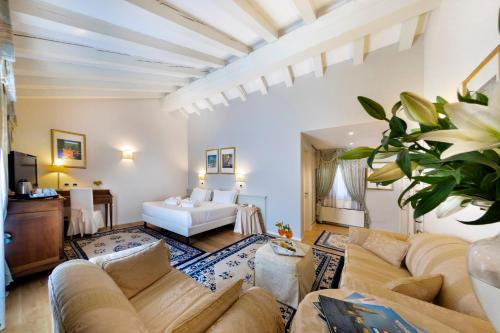 a large living room with a couch and a bed at Borgo Cà dei Sospiri in Quarto dʼAltino