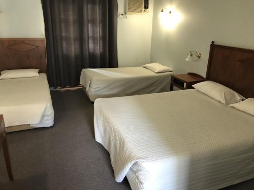 Katil atau katil-katil dalam bilik di Bororen Hotel Motel