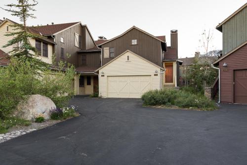 Old MammothにあるLodges 1140- Spacious Townhome on Golf Courseのギャラリーの写真