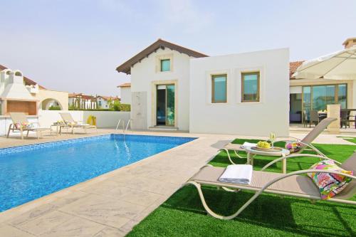 Πισίνα στο ή κοντά στο Villa Marion