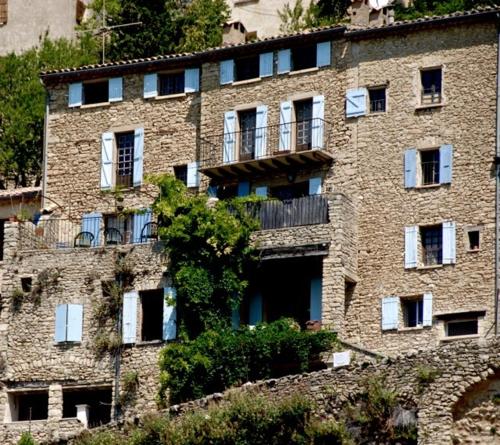 Το κτήριο όπου στεγάζεται  το bed & breakfast