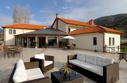 Nespecifikovaný výhled na hory nebo výhled na hory při pohledu z hotelu