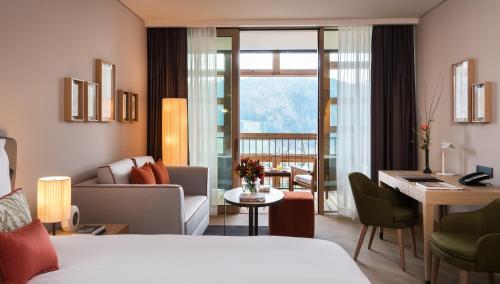 Voodi või voodid majutusasutuse Waldhotel by Bürgenstock toas