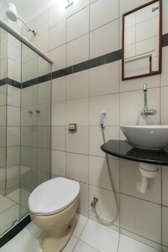 a bathroom with a toilet and a sink at Hotel Pousada da Praia in Recife