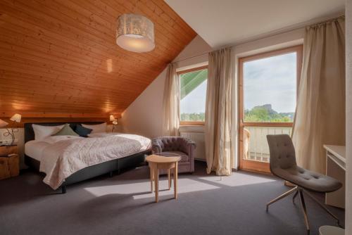 A bed or beds in a room at Gartenhotel Salzach