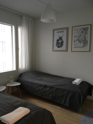 En eller flere senge i et værelse på Siljo Apartments