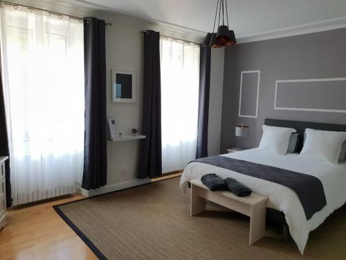 מיטה או מיטות בחדר ב-Le Domaine Du Haut Preau