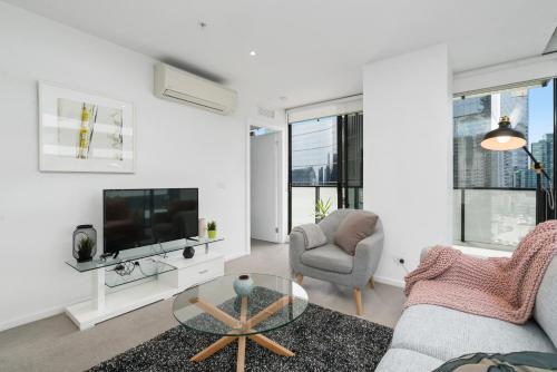 Televisyen dan/atau pusat hiburan di Complete Host Tiara Apartments