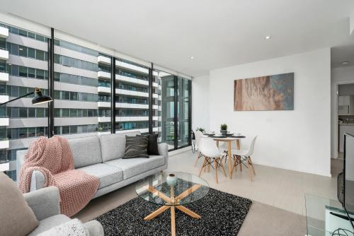 Ruang duduk di Complete Host Tiara Apartments