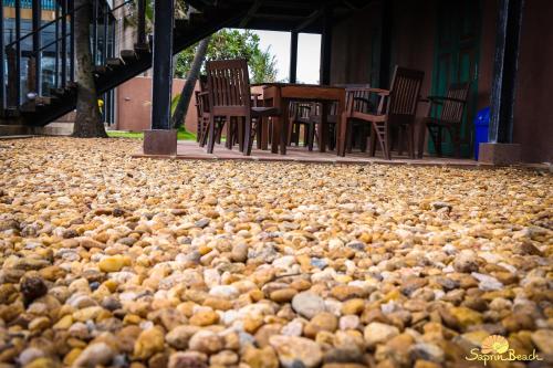 Fotografie z fotogalerie ubytování Saprin Beach Resort v destinaci Uswetakeiyawa