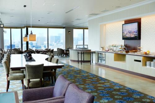 Μια τηλεόραση ή/και κέντρο ψυχαγωγίας στο Royal Park Hotel