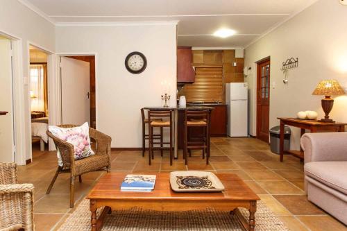 Una cocina o cocineta en Hazenjacht Karoo Lifestyle - TONNELKOP