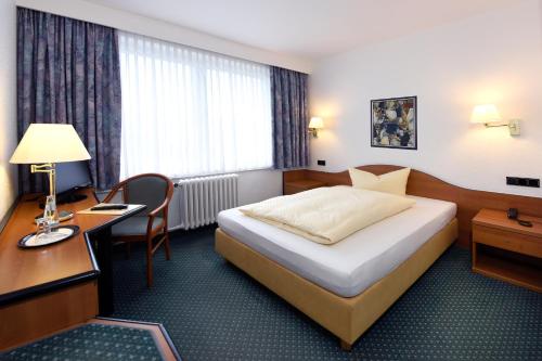 LAT Hotel & Apartmenthaus Berlin tesisinde bir odada yatak veya yataklar