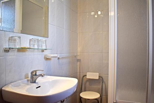 Ένα μπάνιο στο Hostal Sol y Mar