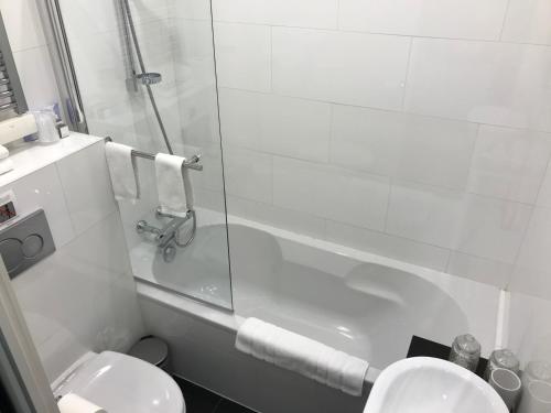 
A bathroom at Antwerp Business Suites
