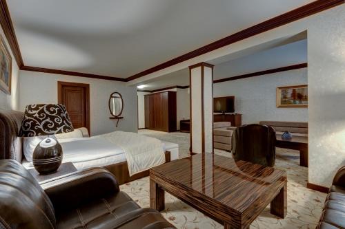 Postel nebo postele na pokoji v ubytování Shiroka Laka Hotel