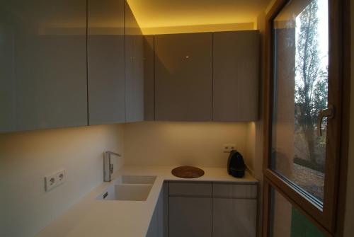 Beautifully furnished luxury apartment in Barri Vell, Gironaにあるキッチンまたは簡易キッチン
