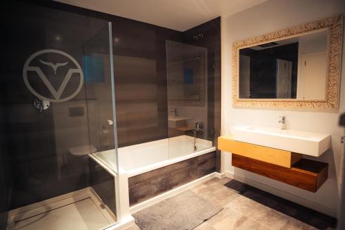 Ванная комната в Luxury sea view Apartment in Puerto de Alcudia