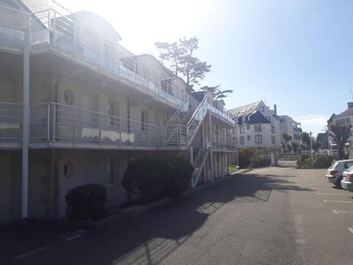 a building with balconies on the side of a street at appartement bord de mer in Fouesnant