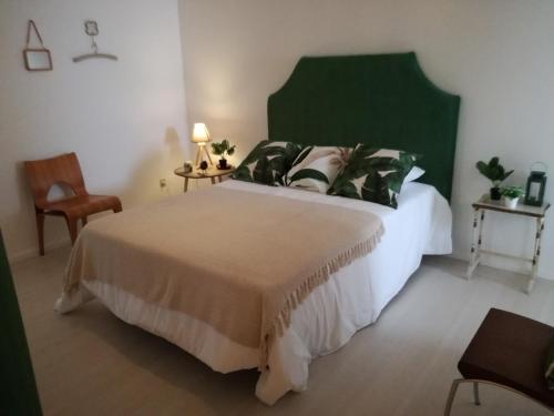 En eller flere senge i et værelse på Casa do Penedo