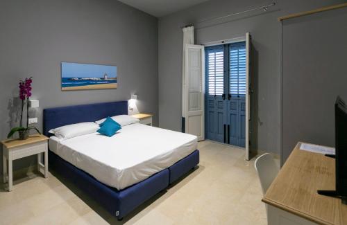 a bedroom with a bed and a desk and a television at ZIBIBBO SUITES & ROOMS - Aparthotel in Centro Storico a Trapani in Trapani