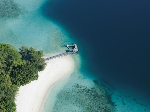 an aerial view of a beach and the ocean at Shangri-La Tanjung Aru, Kota Kinabalu in Kota Kinabalu