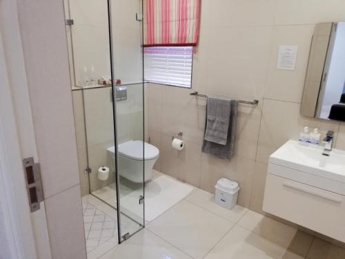Bilik mandi di Hilltop Guesthouse