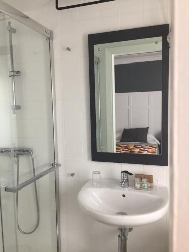 a bathroom with a sink and a mirror at Las Palomas in Porto de Espasante