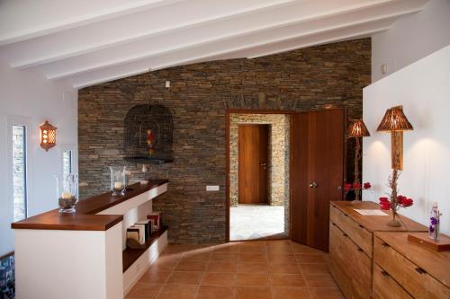 a living room with a brick wall at CASA JUANA grande luxueuse maison avec magnifique vue sur mer in Cadaqués