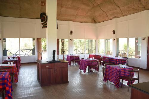 Ein Restaurant oder anderes Speiselokal in der Unterkunft La Maison Royale Masai Mara 