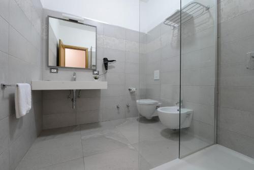 Kylpyhuone majoituspaikassa Oasis Hotel Residence Resort