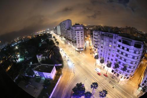 El barrio en el que está el hotel o un barrio cercano