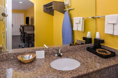 Fotografie z fotogalerie ubytování Americas Best Value Inn West Columbia v destinaci West Columbia