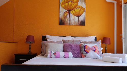 Ένα ή περισσότερα κρεβάτια σε δωμάτιο στο Lolo's 1bed Apt-Best location-2Balconies