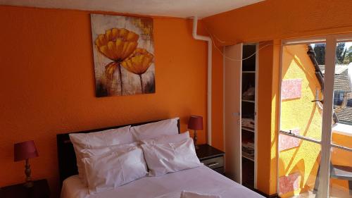 Ένα ή περισσότερα κρεβάτια σε δωμάτιο στο Lolo's 1bed Apt-Best location-2Balconies