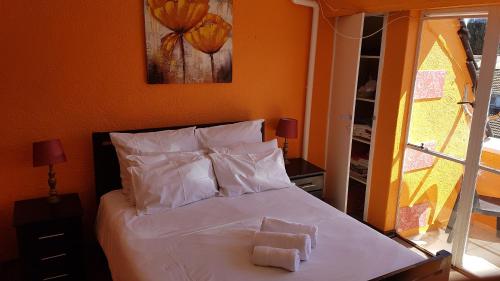 Ένα ή περισσότερα κρεβάτια σε δωμάτιο στο Lolo's 1bed Apt-Best location-2Balconies