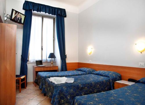Een bed of bedden in een kamer bij Albergo Marechiaro