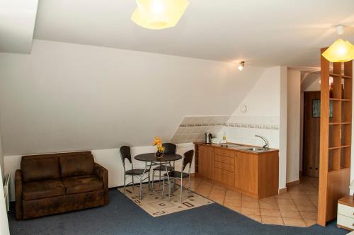 Kuchyňa alebo kuchynka v ubytovaní Mikołajki Apartamenty