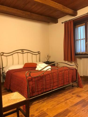 a bedroom with a bed with a red blanket at Residence Du Commerce in Oulx