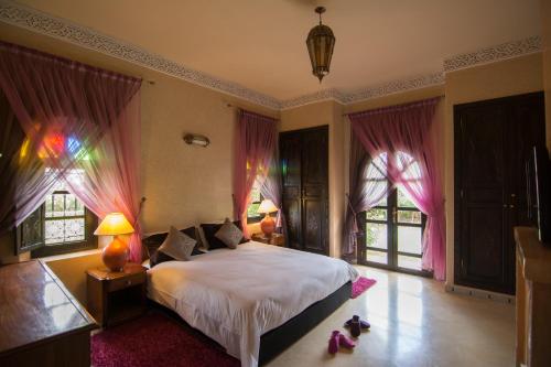 Kama o mga kama sa kuwarto sa Villas Fleurs Marrakech