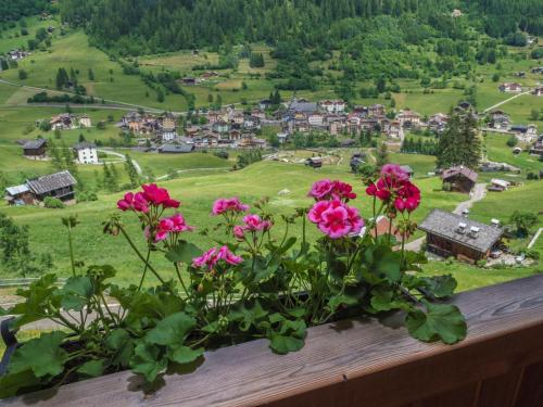 a vase of flowers sitting on a ledge with a valley at Mas De La Bolp - Chalet in Rabbi