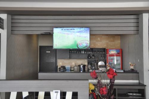 Televisor o centre d'entreteniment de Grand Krakatau Hotel Serang