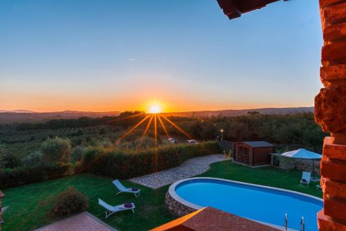 a view of the sunset from a house with a swimming pool at Casale La Desdemona in Sutri