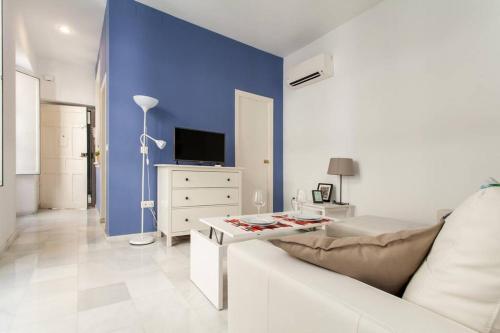 Hostly Rivero 2B Center-Fibre-communal terrace-Parking Optional-CLess