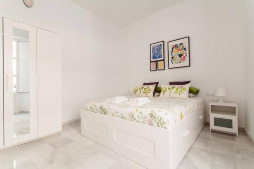 Hostly Rivero 2B Center-Fibre-communal terrace-Parking Optional-CLess