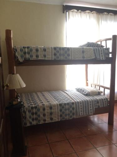 two bunk beds in a room with a window at Casa Canta Rana in Fronteras