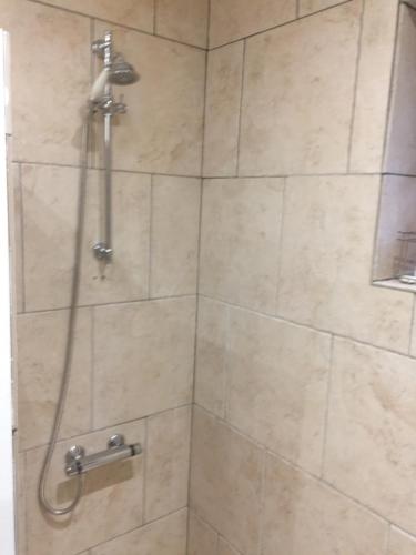 Et badeværelse på Gîte 90m2, grande terrasse, 3 chambres Mondelange